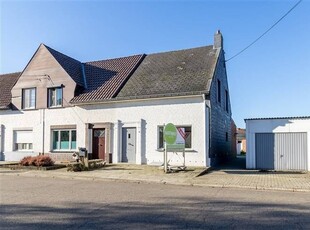 Halfopen bebouwing met leuke tuin en garage in Mol.