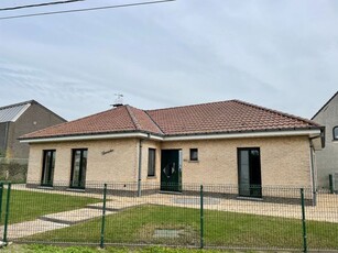 Laagbouwvilla met ruim bijgebouw (garage met studio)