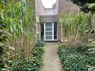 UNIEKE VILLA MET ZUID WEST GEORIËNTEERDE TUIN TE HUUR