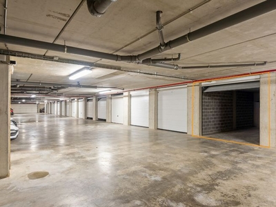 Centraal gelegen garagebox in ondergrondse parkeergarage ...