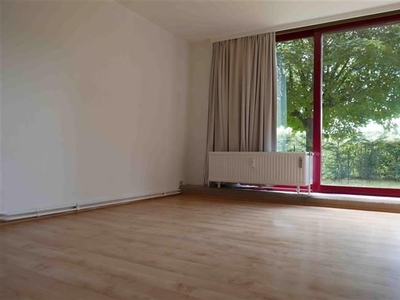 Gelijksvloers appartement met tuintje