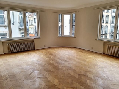 Louizawijk: mooie flat met 2 slaapkamers