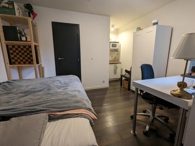 Mooie kamer met eigen badkamer in up-to-date gebouw!