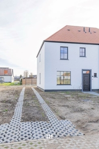 Nieuwbouwwoning in doodlopende dorpswijk Lalys