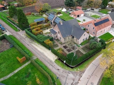 Villa met 4 slpk op 1.870m².