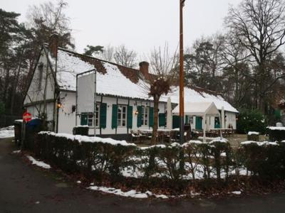 Voormalige hoeve met grond