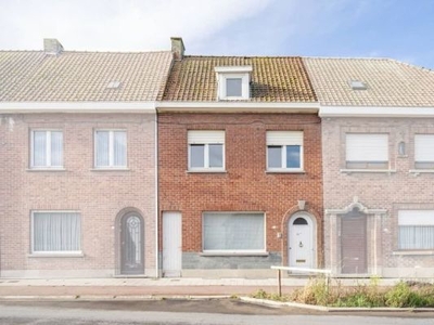 Leuke rijwoning met 3 slaapkamers en tuin in Kortrijk