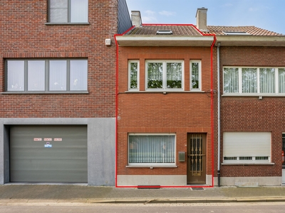 Te renoveren woning met 3 slaapkamers en zonnige tuin te koop!