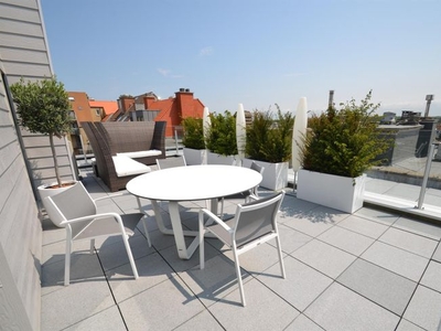 Prachtig gemeubelde penthouse met zuidgericht terras, op en