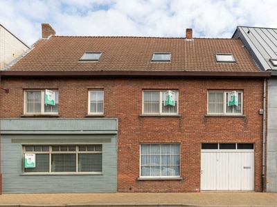 Ruime woning met 5 slaapkamers, grote garage en nog veel m