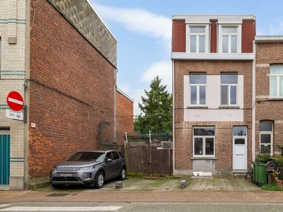 Te renoveren woning met 4 slaapkamers, tuin en oprit!