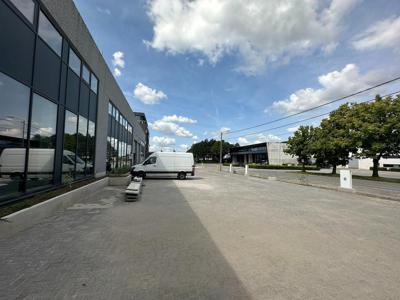 214 m² nieuwbouw showroom met 214 m² kantoren