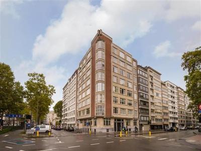 Magnifiek gerenoveerd hoekappartement op toplocatie aan het