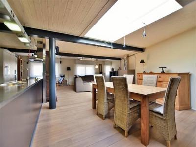 Prachtige ruime woonst/loft met garage/opslagruimte (+/- 323