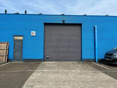 Strategisch gelegen KMO-unit van 205 m² nabij de E313