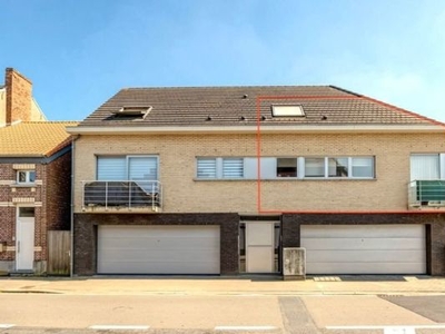 Goed gelegen duplex appartement met 2 slpk en garage