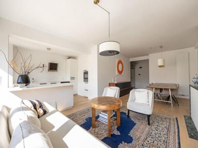 3-slaapkamer appartement met terras op centrale locatie