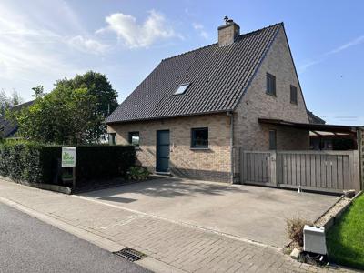 Alleenstaande woning met 4 slaapkamers te Koekelare