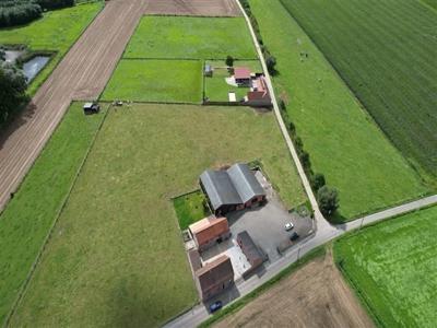 Een grote eigendom (voorheen een boerderij) bestaande uit ee