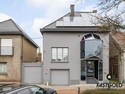 Energiezuinige villa met 4 slpk, atelier, tuin en zwembad