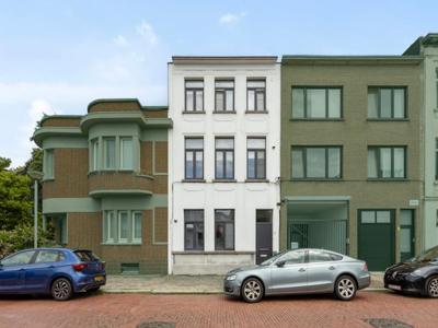 Gerenoveerde woning opgedeeld in 2 units aan Park Den Brandt