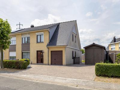 Halfopen bebouwing met 4 slaapkamers in doodlopende straat