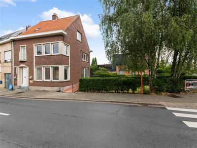 Handelspand met 2 appartementen