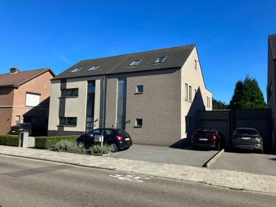 Instapklare ruime moderne woning stadstuin en zonnepanelen