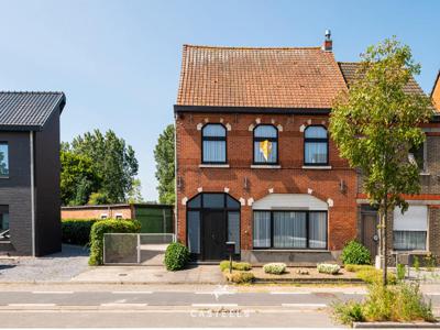 Karaktervolle woning met prachtige tuin te Evergem.