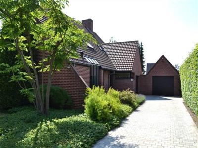 Prachtige tijdloze villa met 4 slaapkamers in rustige wijk