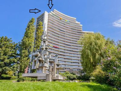 Ruime penthouse (220m²) met grote terrassen (122m²) + garage