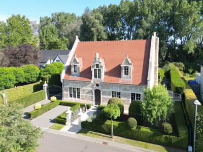 TE KOOP BIJ LANDBERGH: unieke villa in Deinze