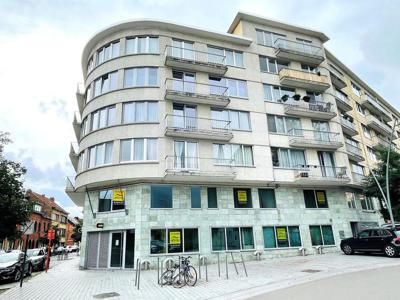 Uniek handelspand van 340m² met appartement die uitstekende