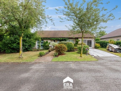 Bungalow/bouwgrond in rustige villawijk.