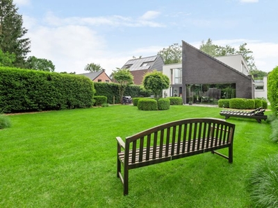 Instapklare moderne villa , rustige omgeving op ca. 812 m².