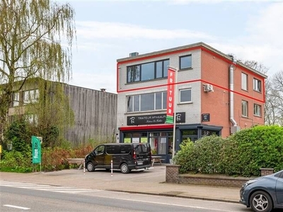 Recent vernieuwd appartement met 2 slaapkamers, tuin, garage