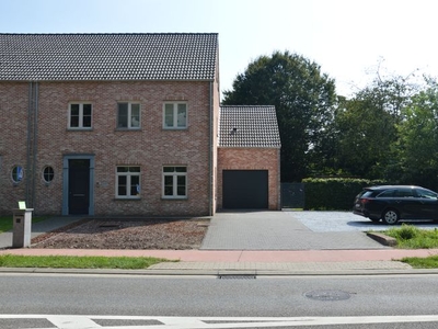 Recente, energiezuinige woning met 4 slaapkamers en tuin