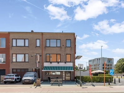 Handelspand met aanpalende bouwgrond + parking