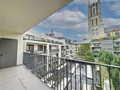 Gezellig 2 slaapkamer appartement met uniek terras in centru