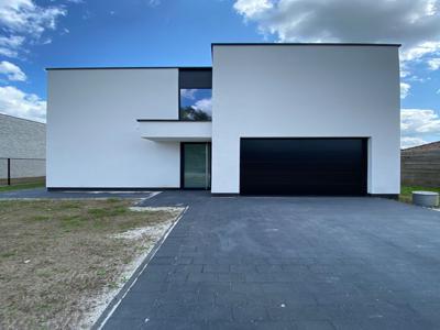 Nieuwbouwwoning met 3 slaapkamers in rustige verkaveling te