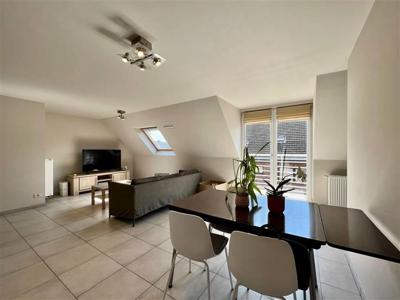 PERFECT ONDERHOUDEN DUPLEXAPPARTEMENT met 2 SLK, GARAGE en T