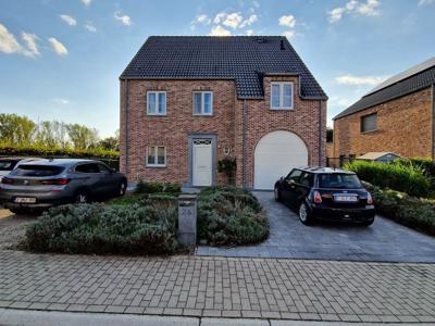 Recente villa op 8 are met prachtige verzichten te Ottenburg