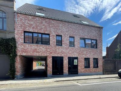 Zeer energiezuinig, duplex (172 m²) met 2 slaapkamers en terras (28,5 m²) in centrum Roeselare