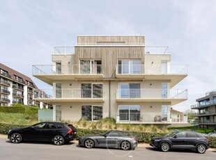 High-end penthouse met frontaal zeezicht