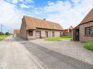 Rustig gelegen woning van 635 m² met 3 slpk in Bellem!