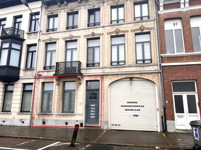 Authentiek gelijkvloers appartement met 1 slaapkamer en terras