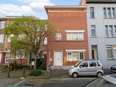 Te renoveren woning (132m²) met ruime tuin!