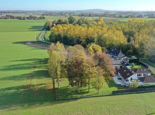 Charmante gerenoveerde boerderij, 5 slaapkamers in het hart