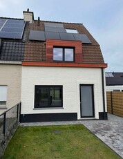 Charmante, volledig gerenoveerde woning met tuin