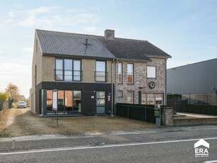 Recent handelspand MET duplexappartement te koop in Pelt